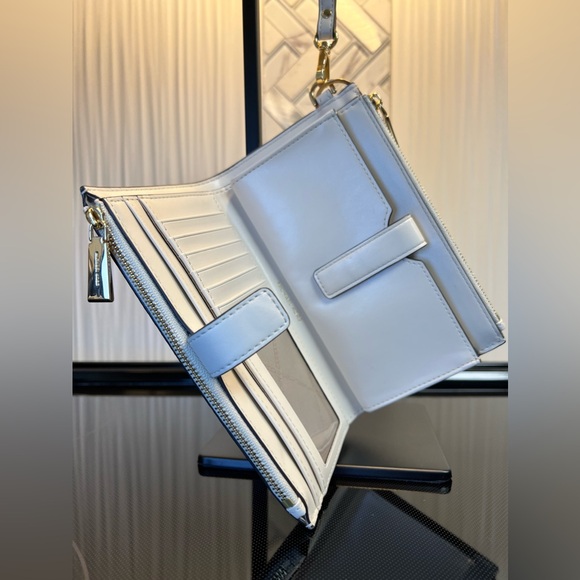 Michael Kors Adele Logo Smart Wallet and Hearts Butterfly Bag Charm - Picture 11 of 16